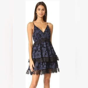 Kendall + Kylie Navy/Black Dress 🖤